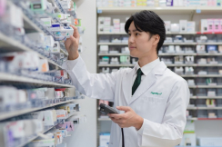 在宅医療に力を入れる「スギ薬局」で地元の医療を支える薬剤師として活躍する。