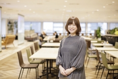 周囲に支えられながら、ワーキングマザーとしての道を拓いていく。