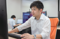働きながら理想のキャリアを探していく。エンジニアとして成長し、社会人として輝くために。
