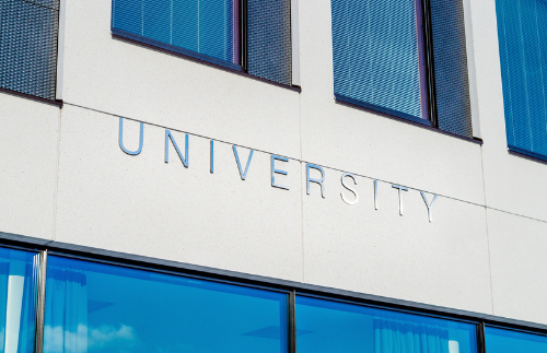 平成の30年間の「大学数」、「学生数」、「就職者数」の推移をデータで振り返る