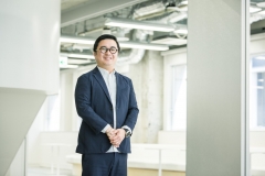JINSが目指す社会との共生の道。その最前線で自らの成長にも挑む。